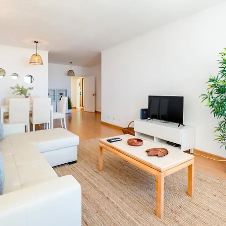 Bright & Cozy In By Lovelystay Apartment *